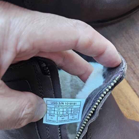 UGG Brown Ankle Boots with Cream Lining - Picture 4 of 4